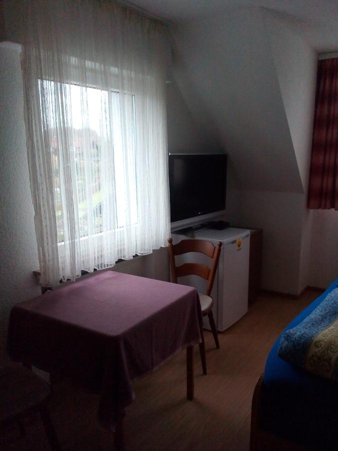 Monteurhotel Garni Alter Olper Hof Ліндлар Екстер'єр фото